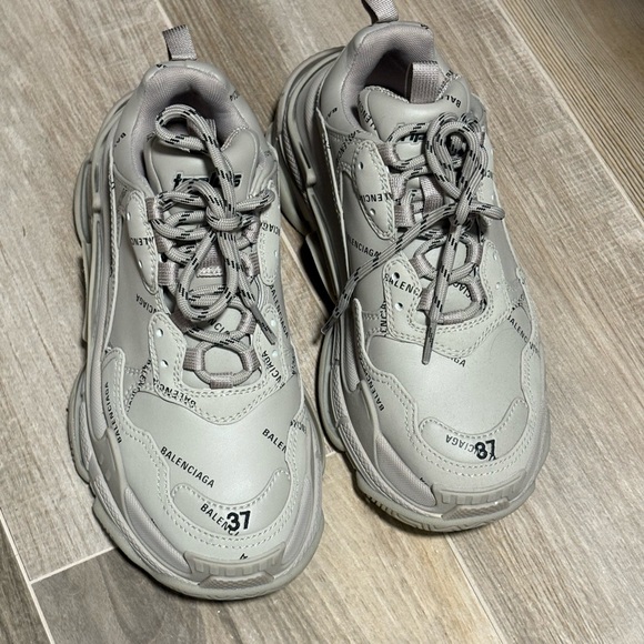 Balenciaga Gray Sneakers Classic Design - Picture 1 of 7